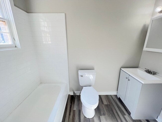 Building Photo - 3 BED | 2 BATH | VICTORIAN DISTRICT | PRIVATE BACK PATIO