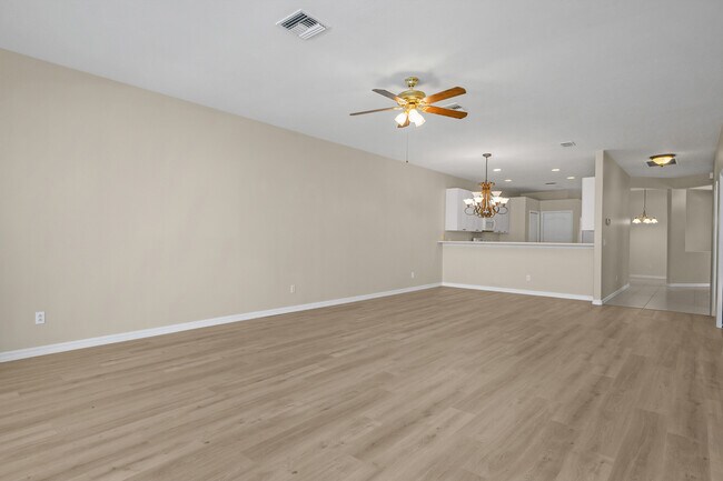 Building Photo - 2056 Crestview Way