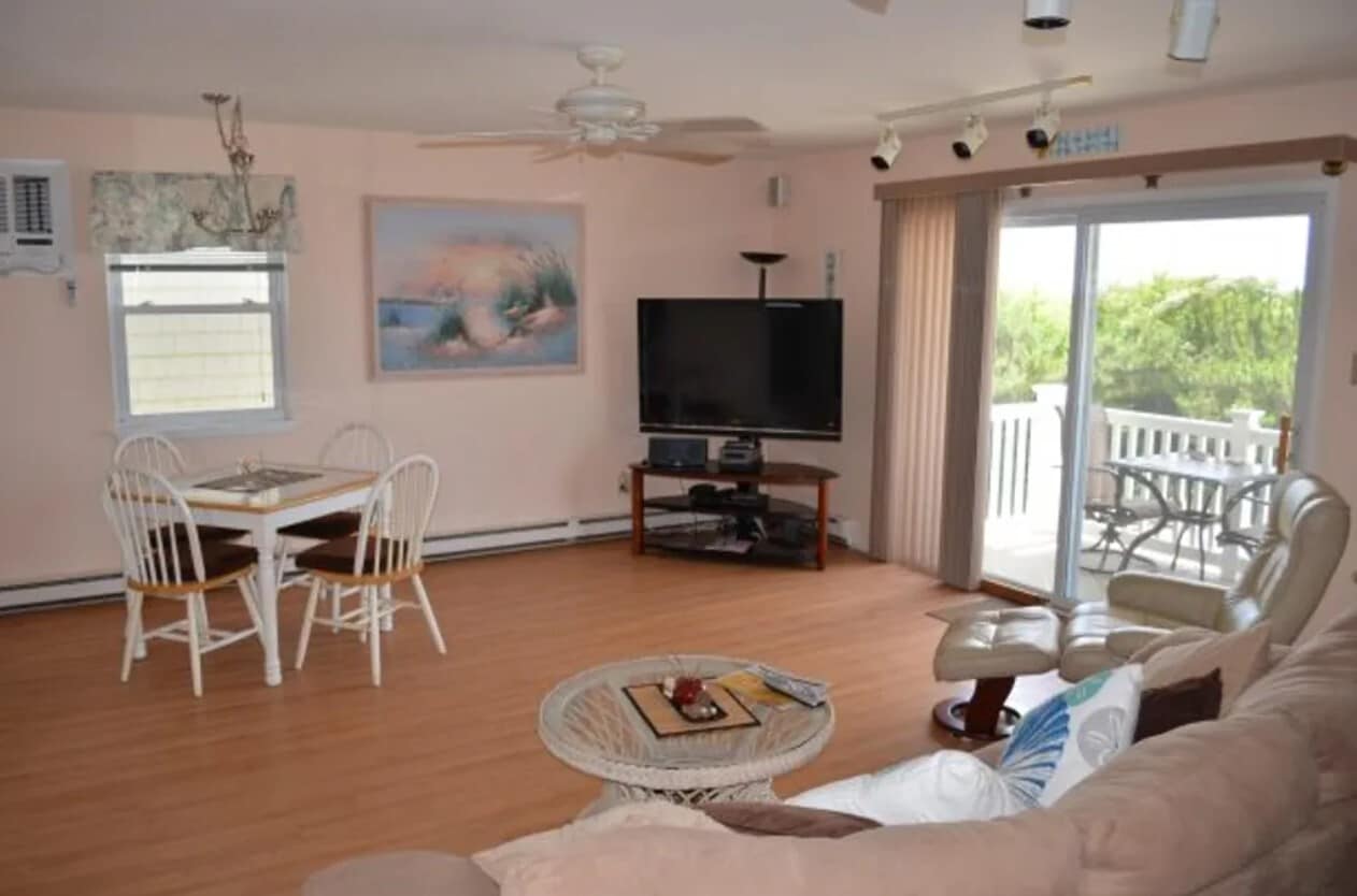 Great Room - 3312 Ocean Ave