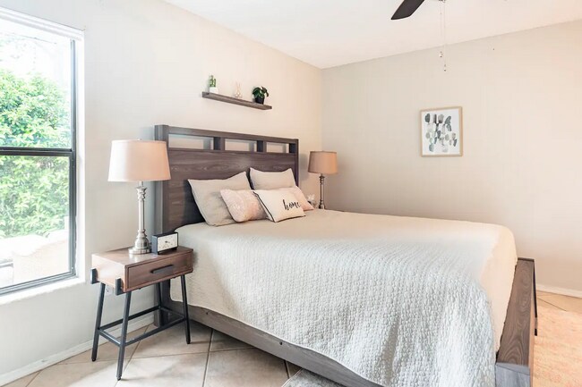 Building Photo - 134 Lakepointe Cir