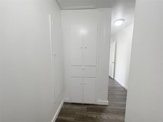 Building Photo - 9011 Alcott Dr
