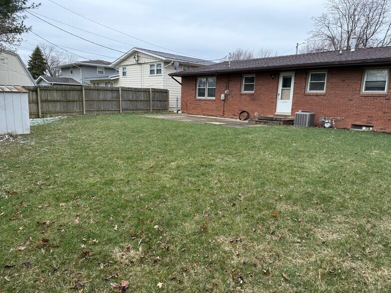 Building Photo - 2225 Yount St