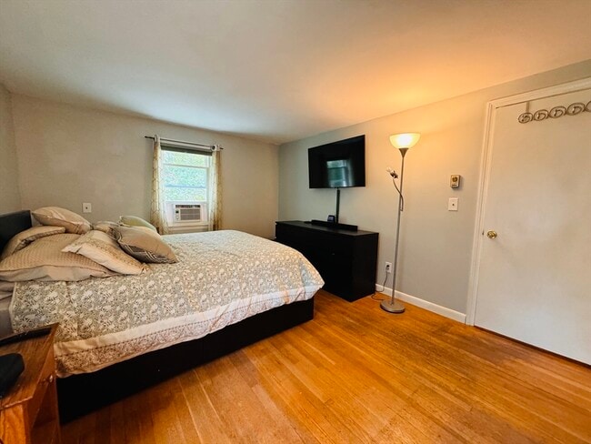 Building Photo - 18 Weaver St