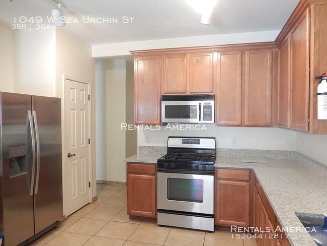 Building Photo - River Terrace - Available Now!