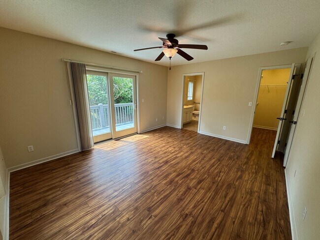 Building Photo - Weaverville - Well Kept Townhome with Flex Space