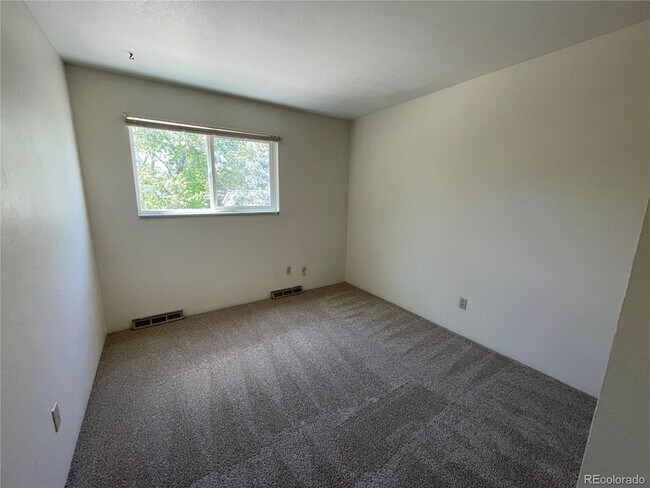 Building Photo - 6534 Zinnia St