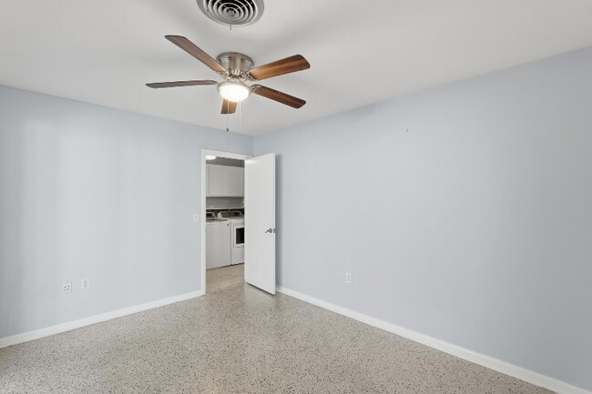 Building Photo - 725 Patricia Ave