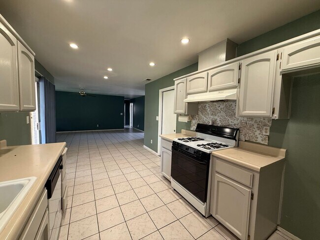 Building Photo - 248 Exie Ln
