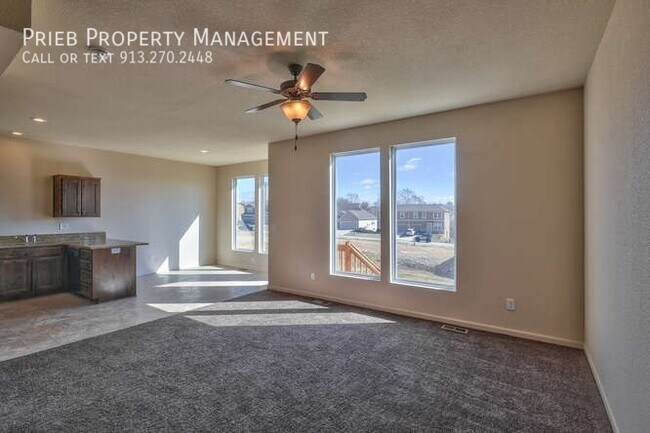 Building Photo - 318 N Ferrel St