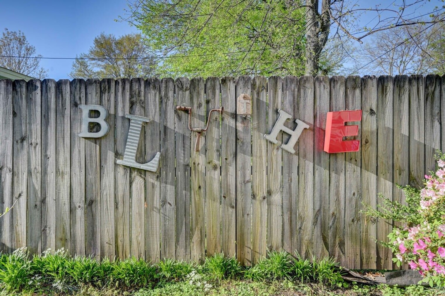 Building Photo - 910 Blythe St
