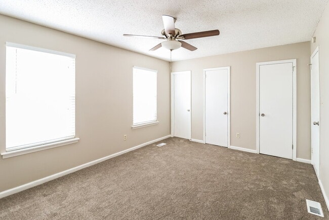 Building Photo - 1727 Tudor Dr