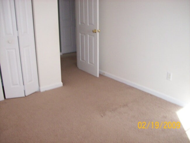 Building Photo - 3 Bedroom, 2.5 Bath Home
