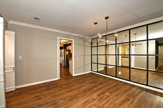 Building Photo - ALAMO HEIGHTS SCHOOL DISTRICT CONDO