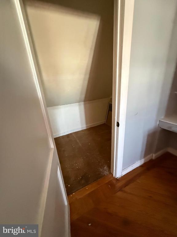 Building Photo - 557 Wiltshire Rd