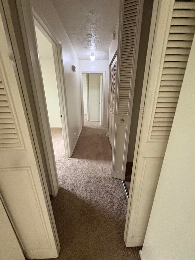 Building Photo - 1280 Ascot Park