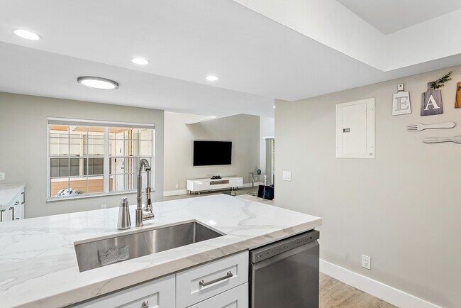Building Photo - 5292 Buckhead Cir