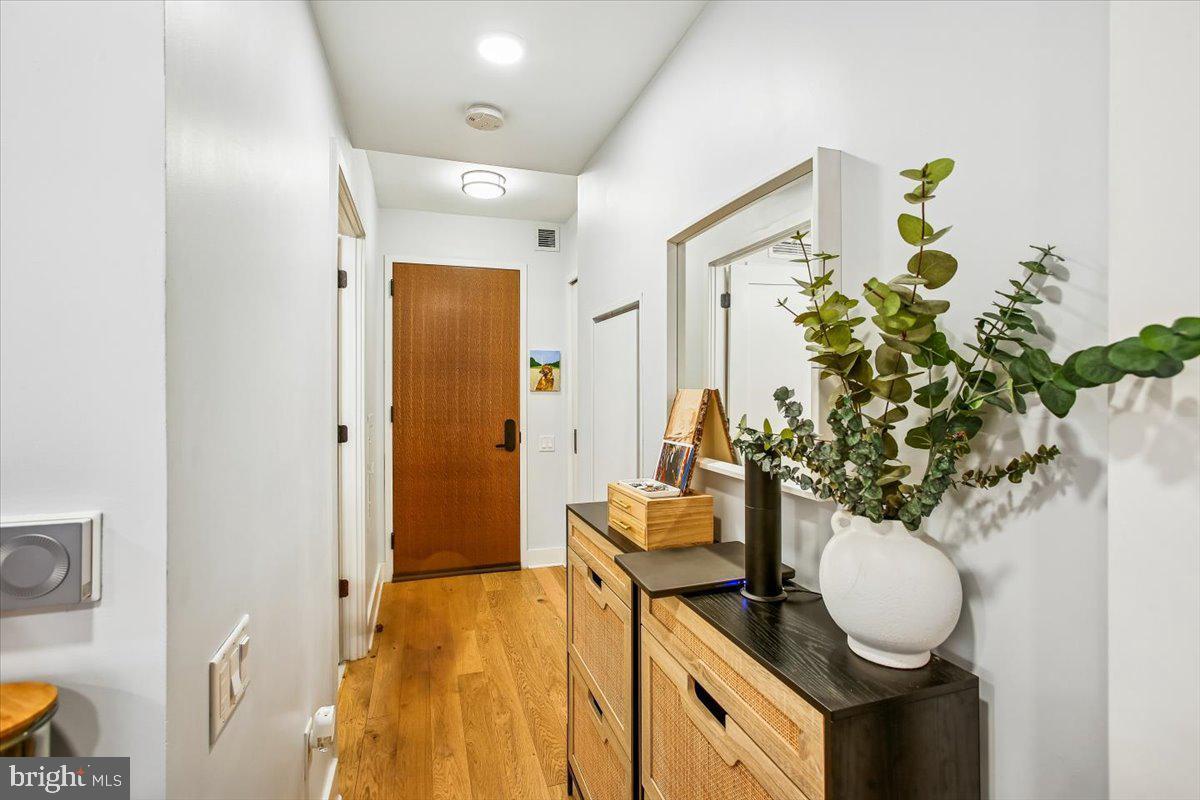 Building Photo - 1211 Van St SE