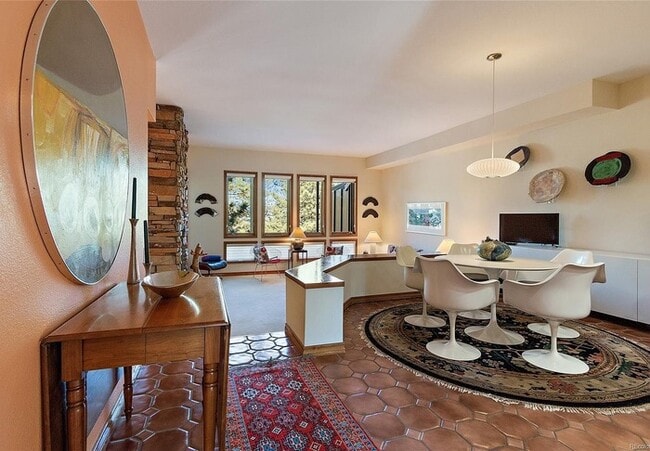 Building Photo - Executive 2BR/3BA Condo with Mountain View...