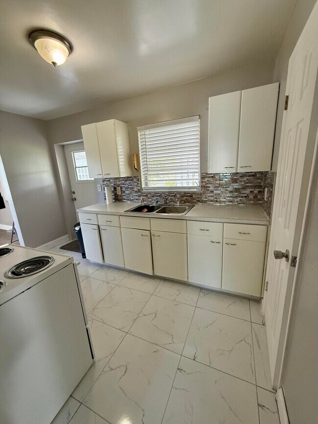 Building Photo - 171 Princess Dr