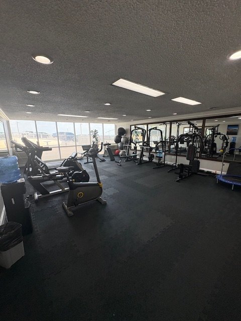 Building Photo - 3558 Shore Dr