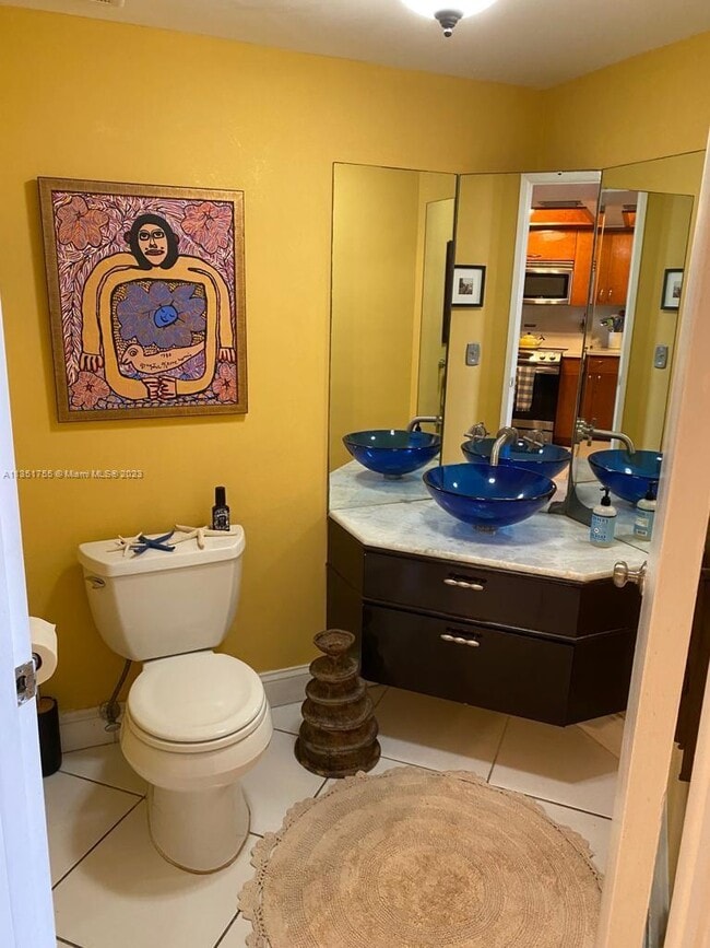 Building Photo - 5880 Collins Ave