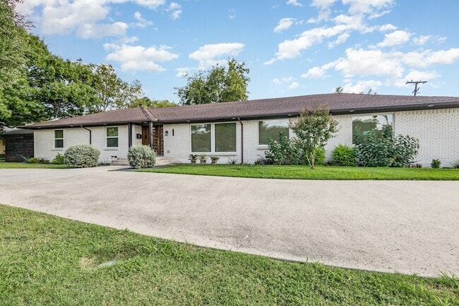 Building Photo - 5710 Forest Ln