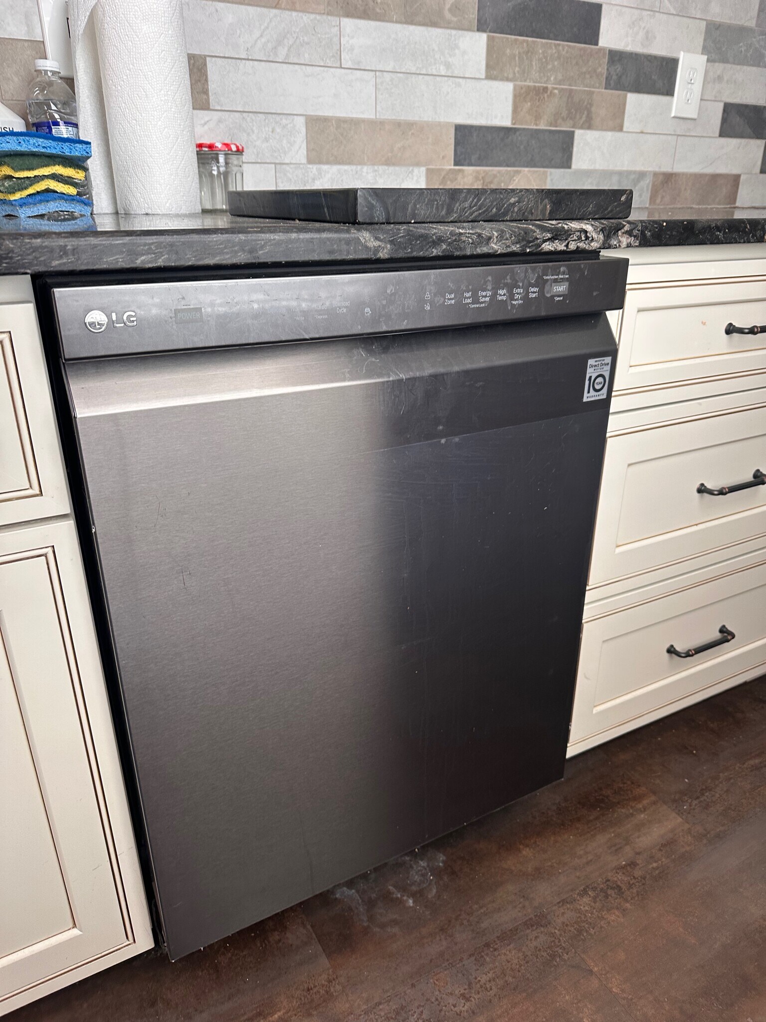 Building Photo - 25 Dustin St