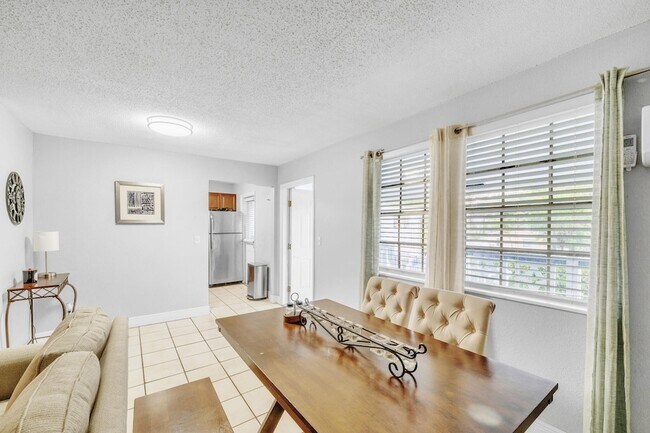 Building Photo - 626 SW 14th Ave