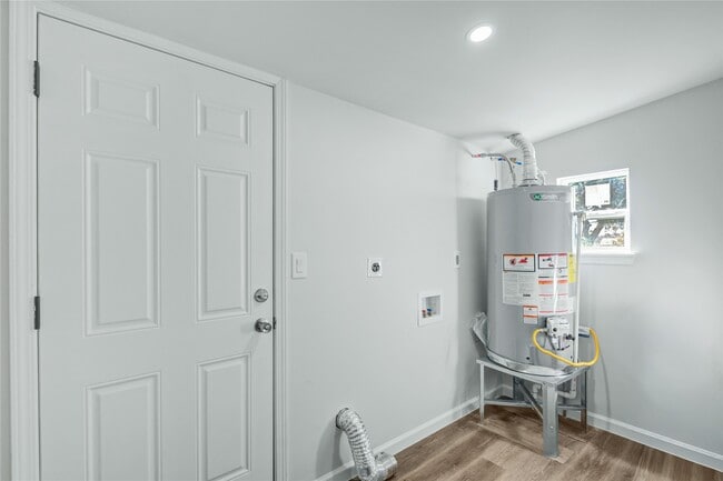 Building Photo - 207 E Bernard St