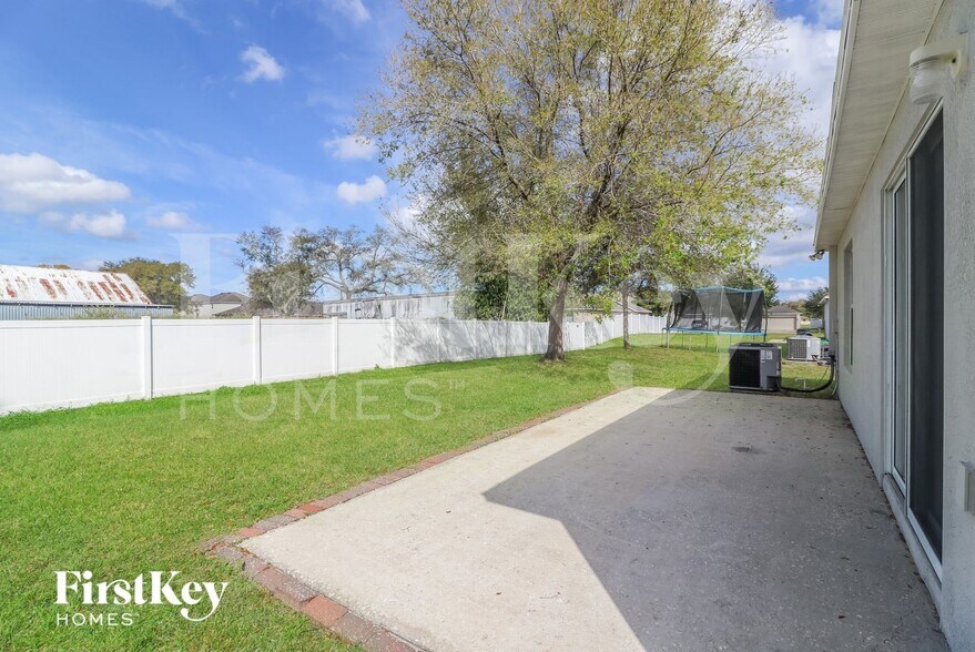 Building Photo - 911 Brenton Leaf Dr