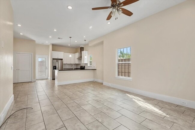 Building Photo - 2002 Lynnfield St