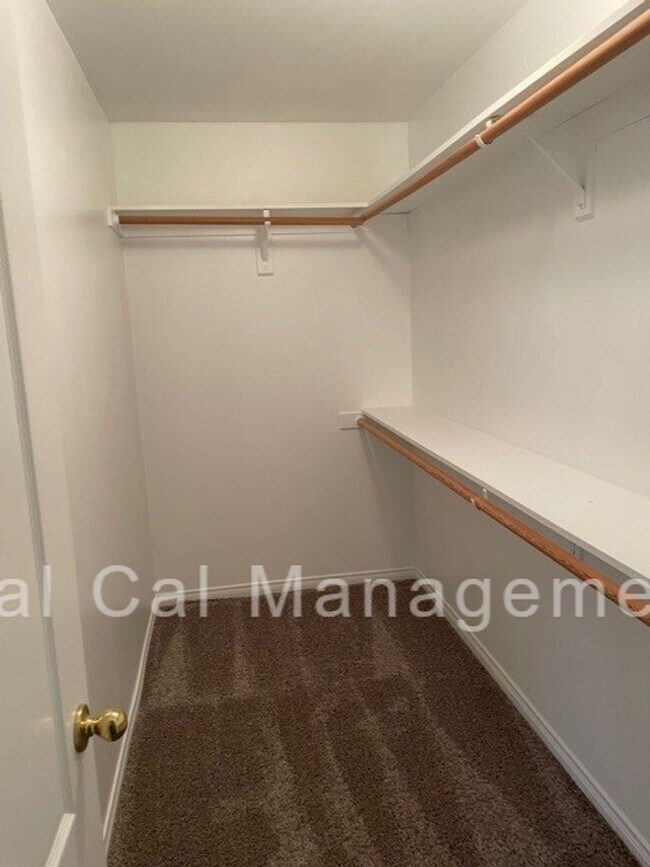 Building Photo - 5 Bedroom, 2 Bath Home in Desired Northwest - $2895 Per Month!