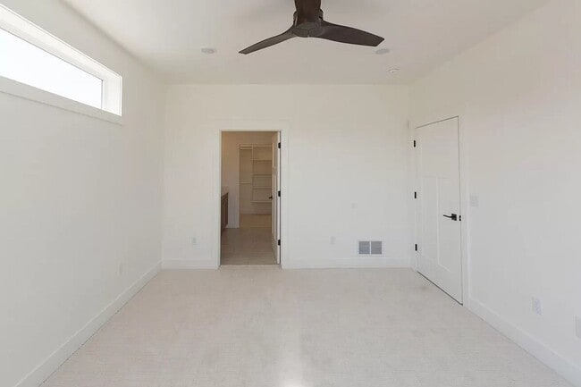 Building Photo - Newer Duplex in Quite Neighborhood