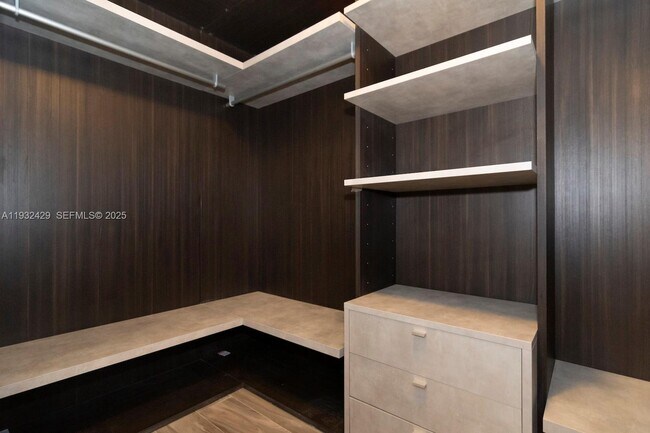 Building Photo - 801 S Miami Ave