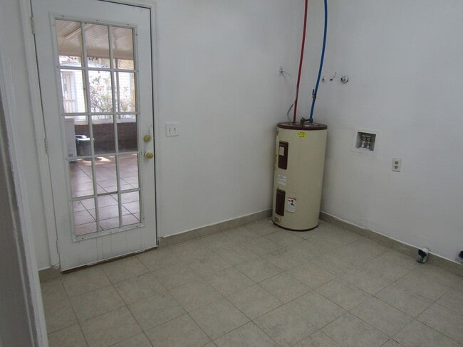 Building Photo - 1087 Desert Shield St