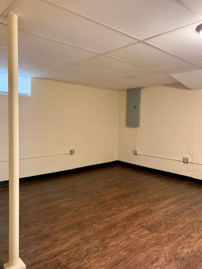 Building Photo - 402 W Tombigbee St