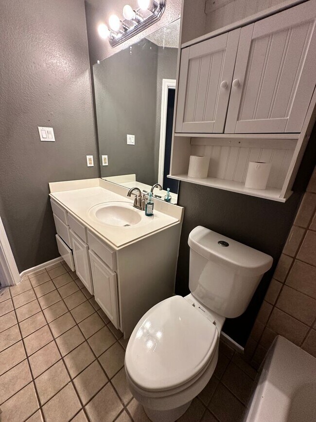 Building Photo - SPACIOUS REMODELED HOME NEAR MAJOR ARLINGT...