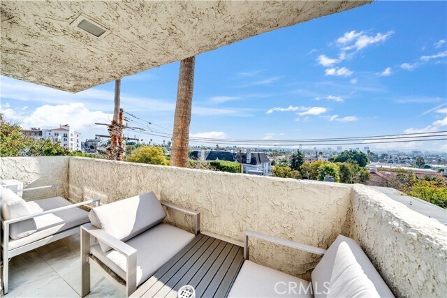 Building Photo - 8400 De Longpre Ave