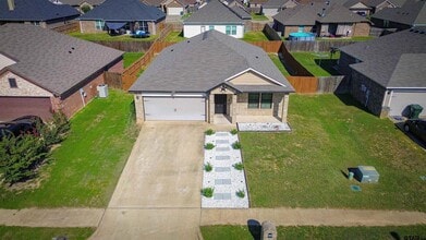 Building Photo - 322 Ambrose Avenue