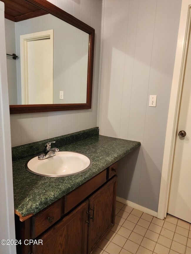 Building Photo - 205 1st St