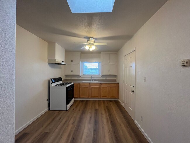 Building Photo - 1434