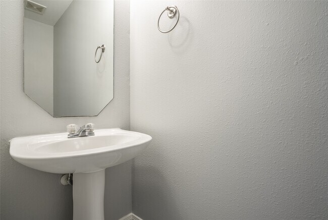 Building Photo - 11838 Sardis Lake Dr