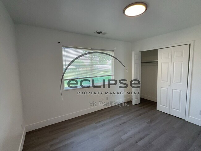 Building Photo - 560 Huntington Point Ln