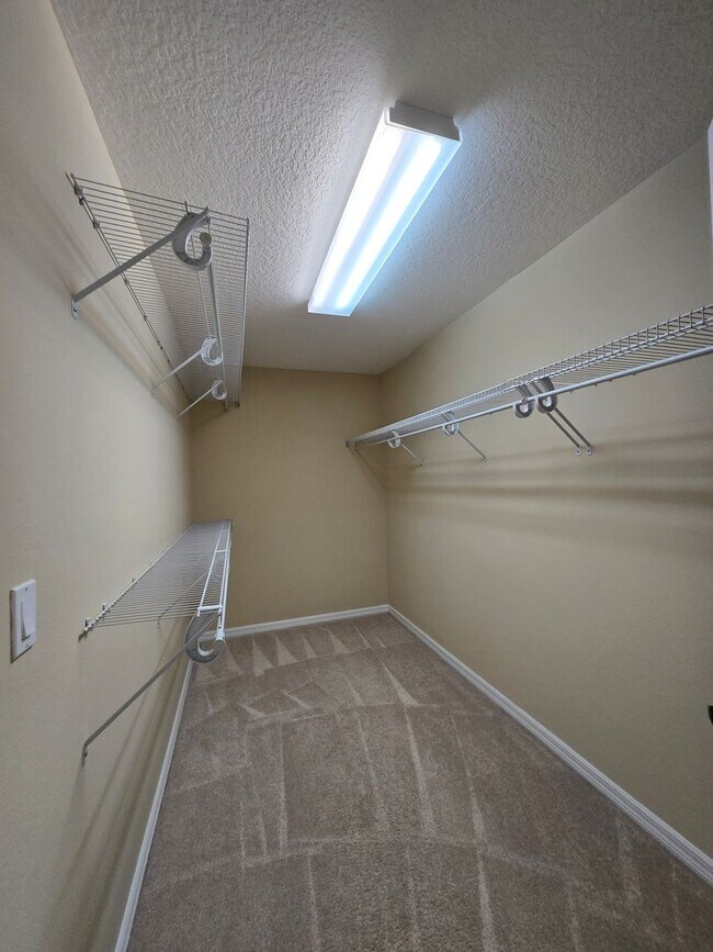 Building Photo - Gorgeous 4-Bedroom Home with Office, Pool,...