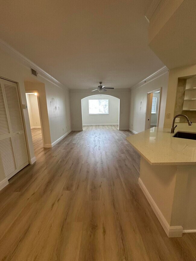 Building Photo - 9905 Baywinds Blvd