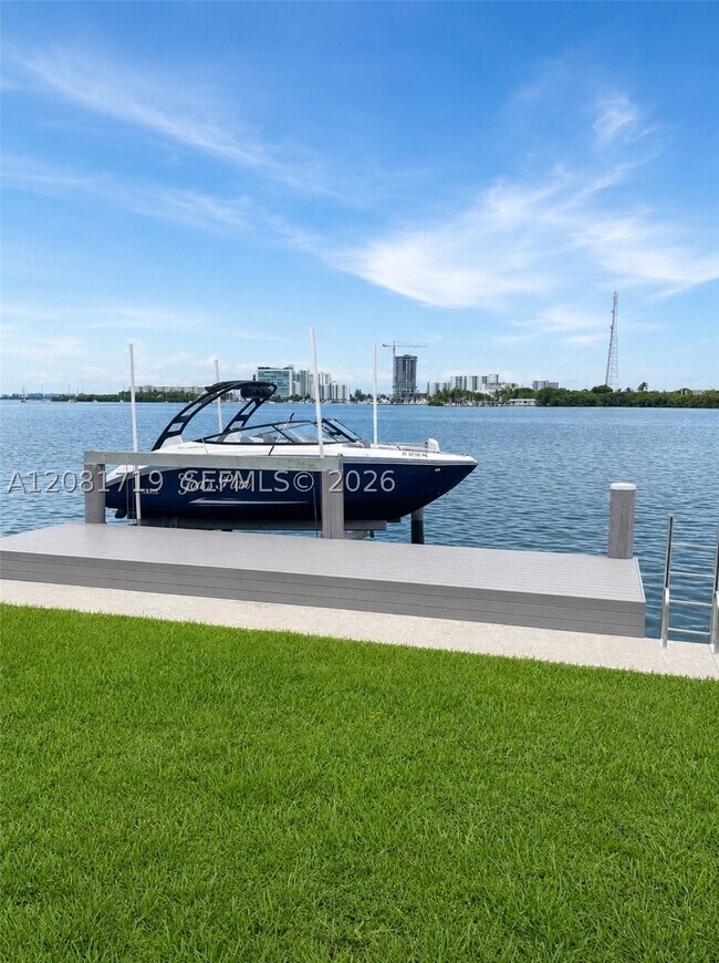 Building Photo - 8041 NE Bayshore Ct