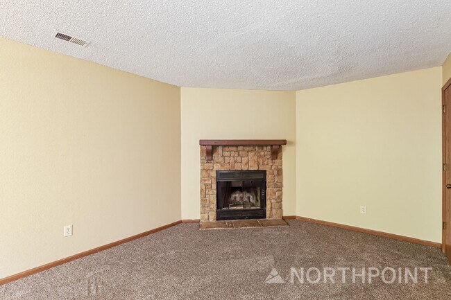 Building Photo - Radiant Unit Townhome | 2 BR/1.5BA | 1-Car Garage |