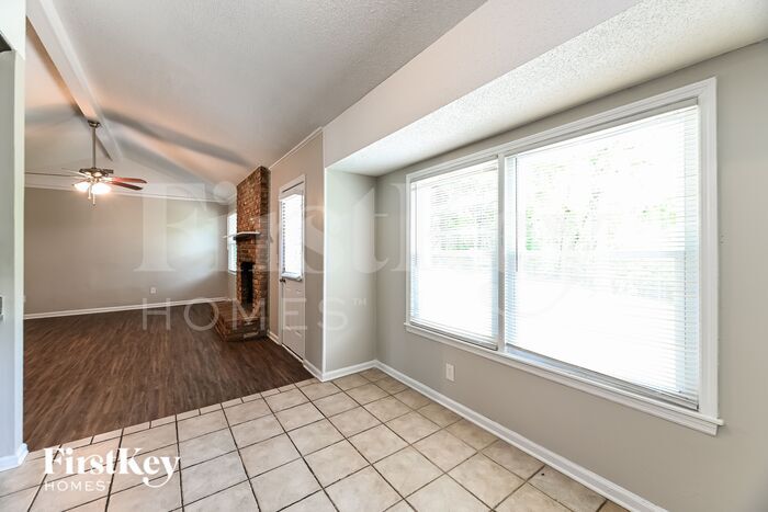 Building Photo - 141 N Lakeshore Dr