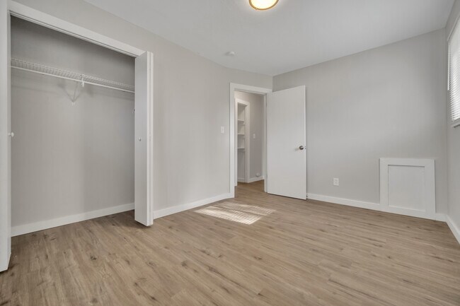 Building Photo - 30030 Vineyard Rd