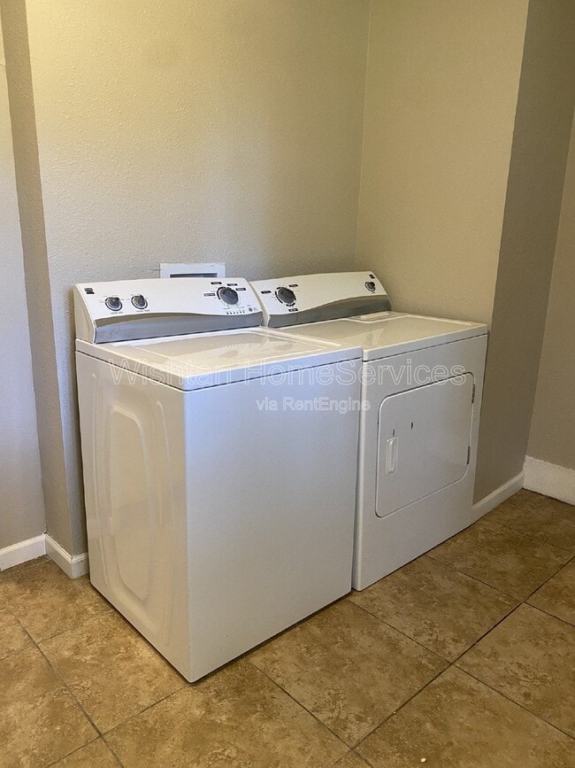 Building Photo - 617 W Calhoun St